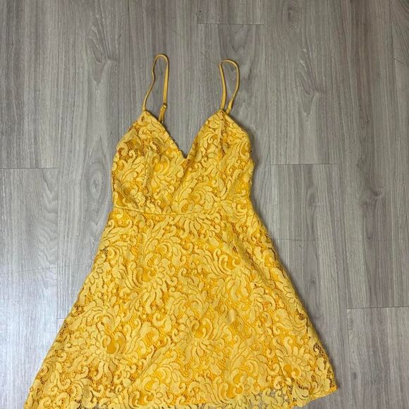 Lulu's Dresses & Skirts - Lulus Women's Yellow Dress